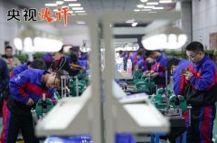 【央视快评】在矢志奋斗中谱写新时代的青春之 【央视快评】在矢志奋斗中谱写新时代的青春之